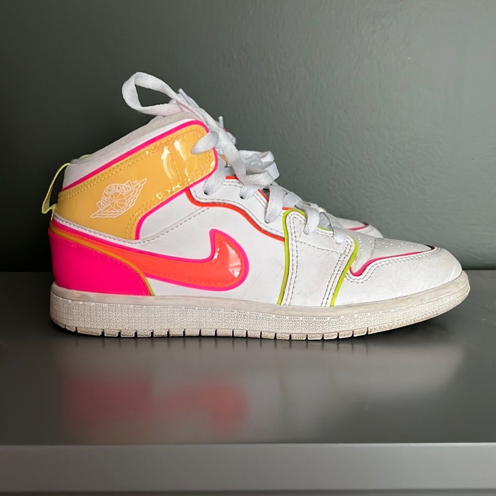 Air Jordan 1 edge glow shoes (box included)